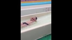 [中国] Embarrassed Chinese Teen Waterslide Nipslip