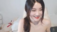 Perfect Korean Female Dancing On Web-cam