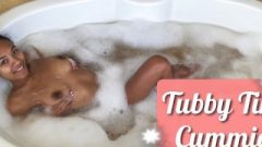 Small Princesses Bathtub Rubber Toy Playtime And Masturbation Cummies!